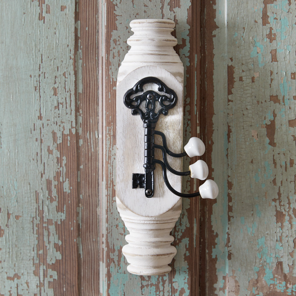 Charming Three-Hook Key Holder for Your Cozy Farmhouse