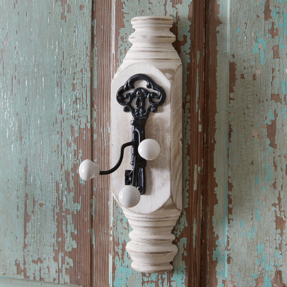 Charming Three-Hook Key Holder for Your Cozy Farmhouse